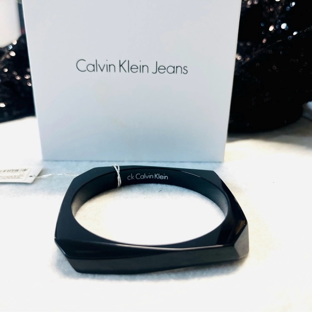 CALVIN KLEIN BANGLE